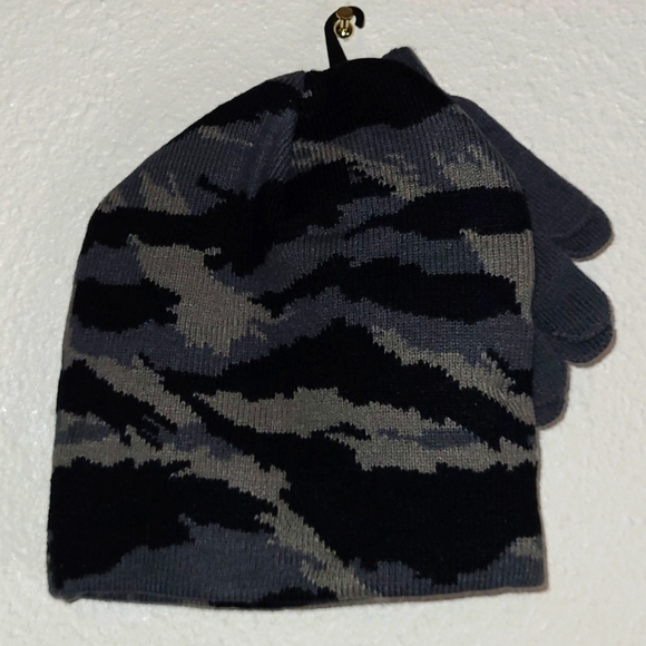 Boys 2-PC Jurassic World Camo Beanie Hat w/Solid Green Gloves NWT - Picture 6 of 10